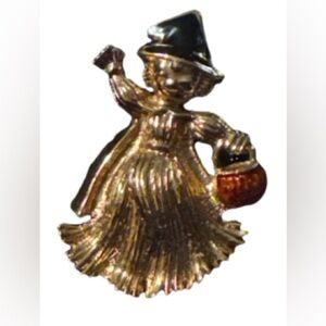 Vintage Avon Gold-Tone Scarecrow Brooch girl vintage 1992